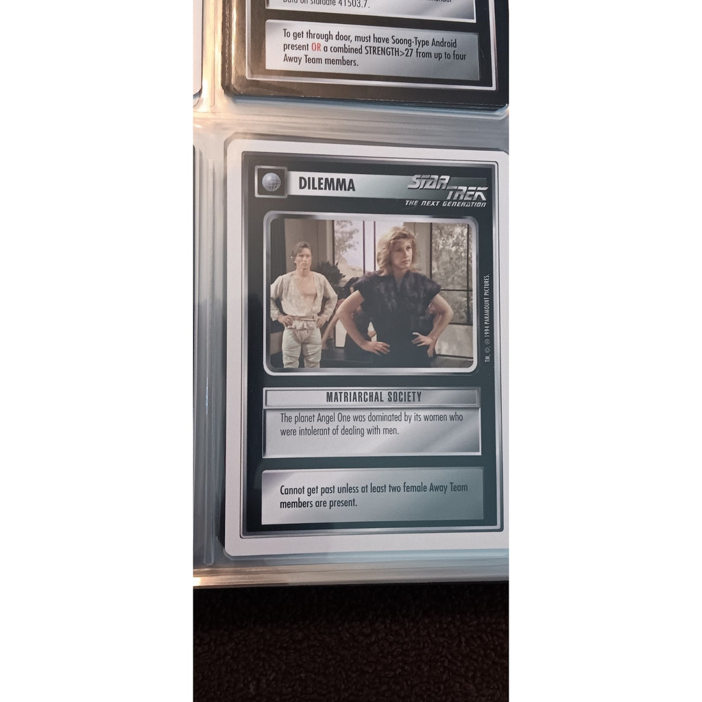 Massive Lot Of Star Trek Trading Cards 400+ In Binder Most Are NM Condition