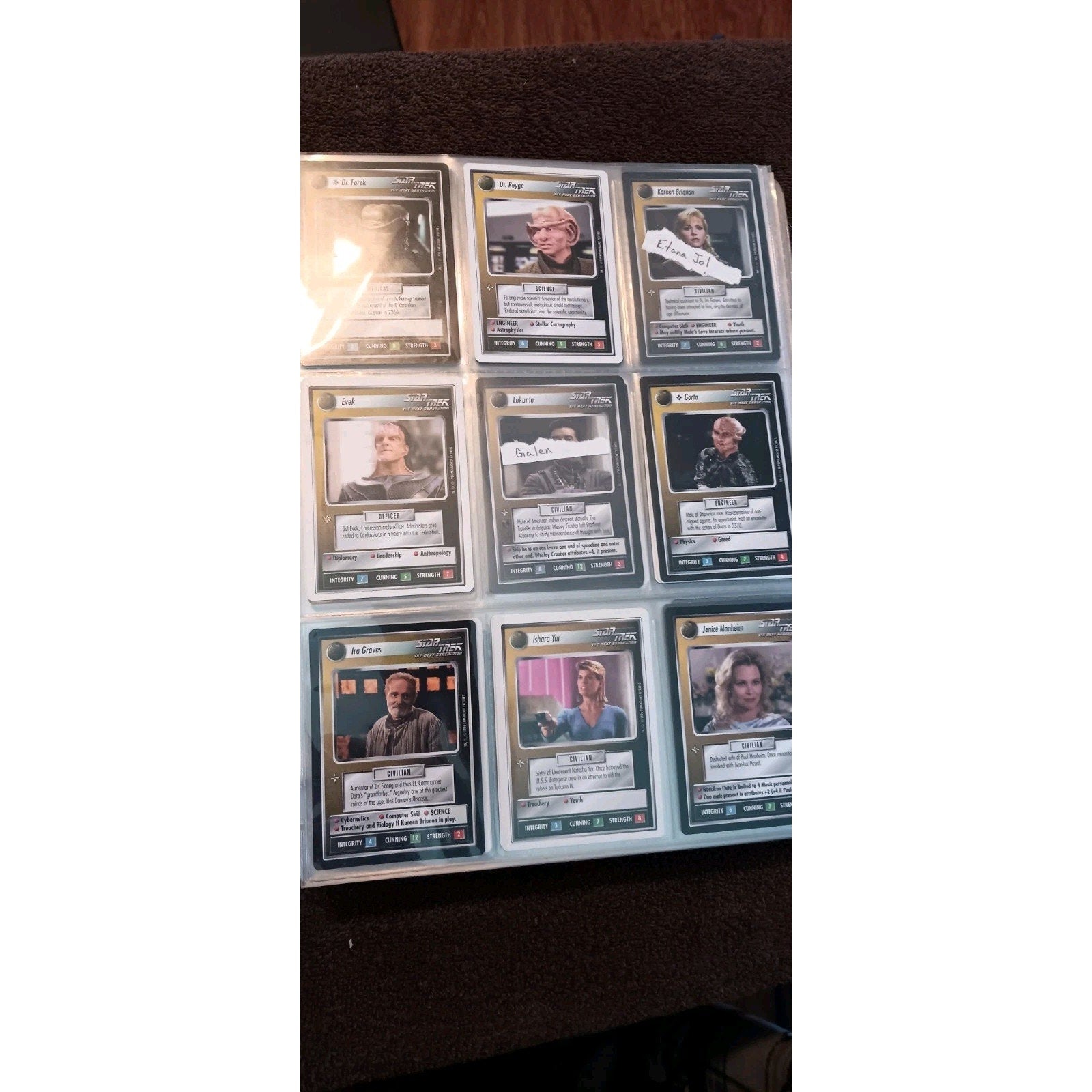 Massive Lot Of Star Trek Trading Cards 400+ In Binder Most Are NM Condition