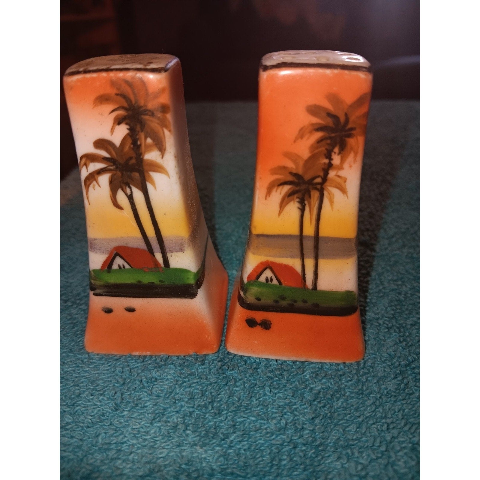 LUSTER WARE Hand Painted Beach Salt & Pepper Shakers 2.5" Vintage Japan