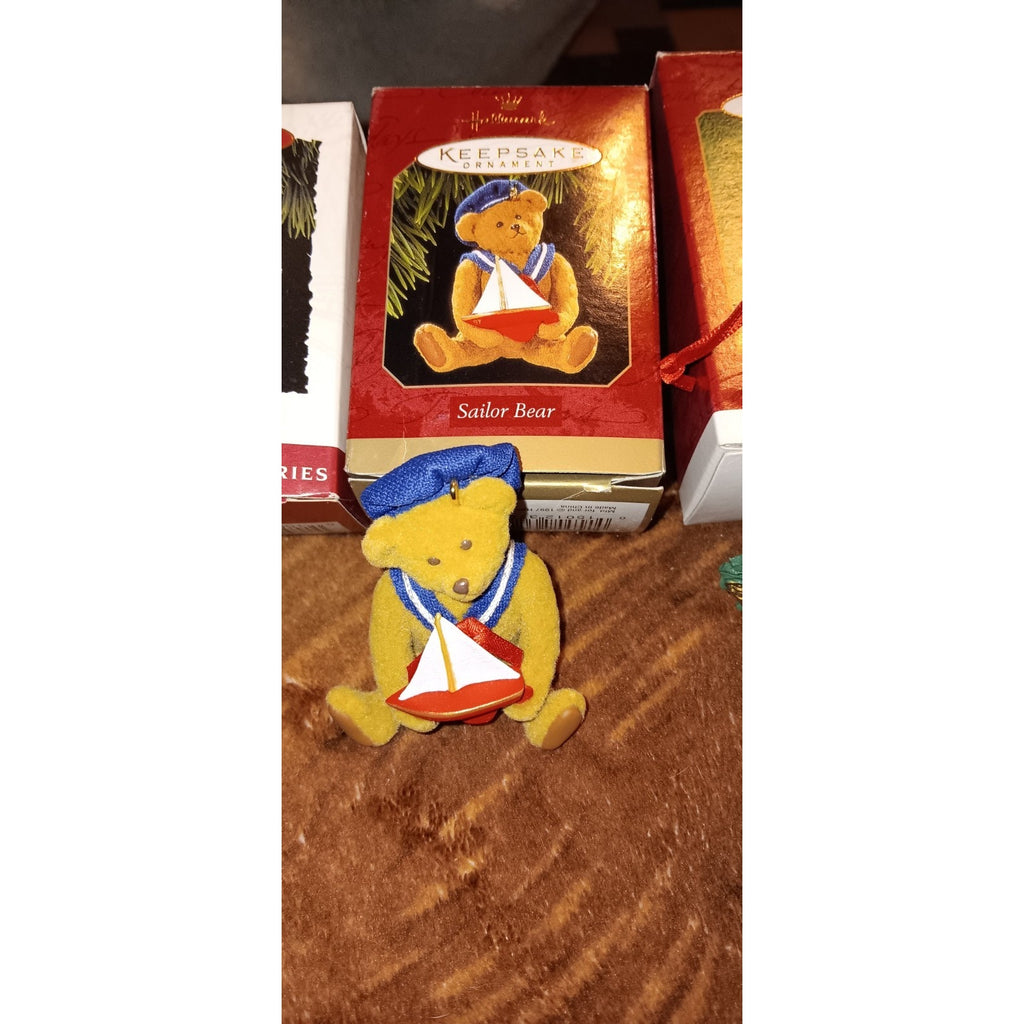 Hallmark Keepsake Lot Of 6 Christmas Ornaments ( All in Original Boxes ) Nice