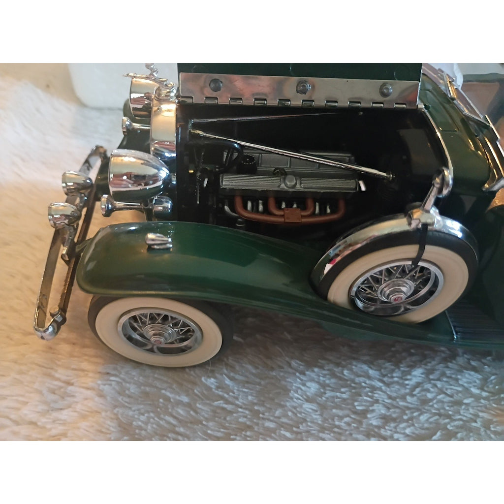 Vintage Danbury Mint 1932 Cadillac V-16 Sport Phaeton Green Die Cast Car/Papers