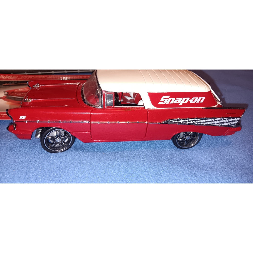 Snap On 1957 Chevy Nomad "Glomad" 1:24 Diecast 2008 Lights Up Glows