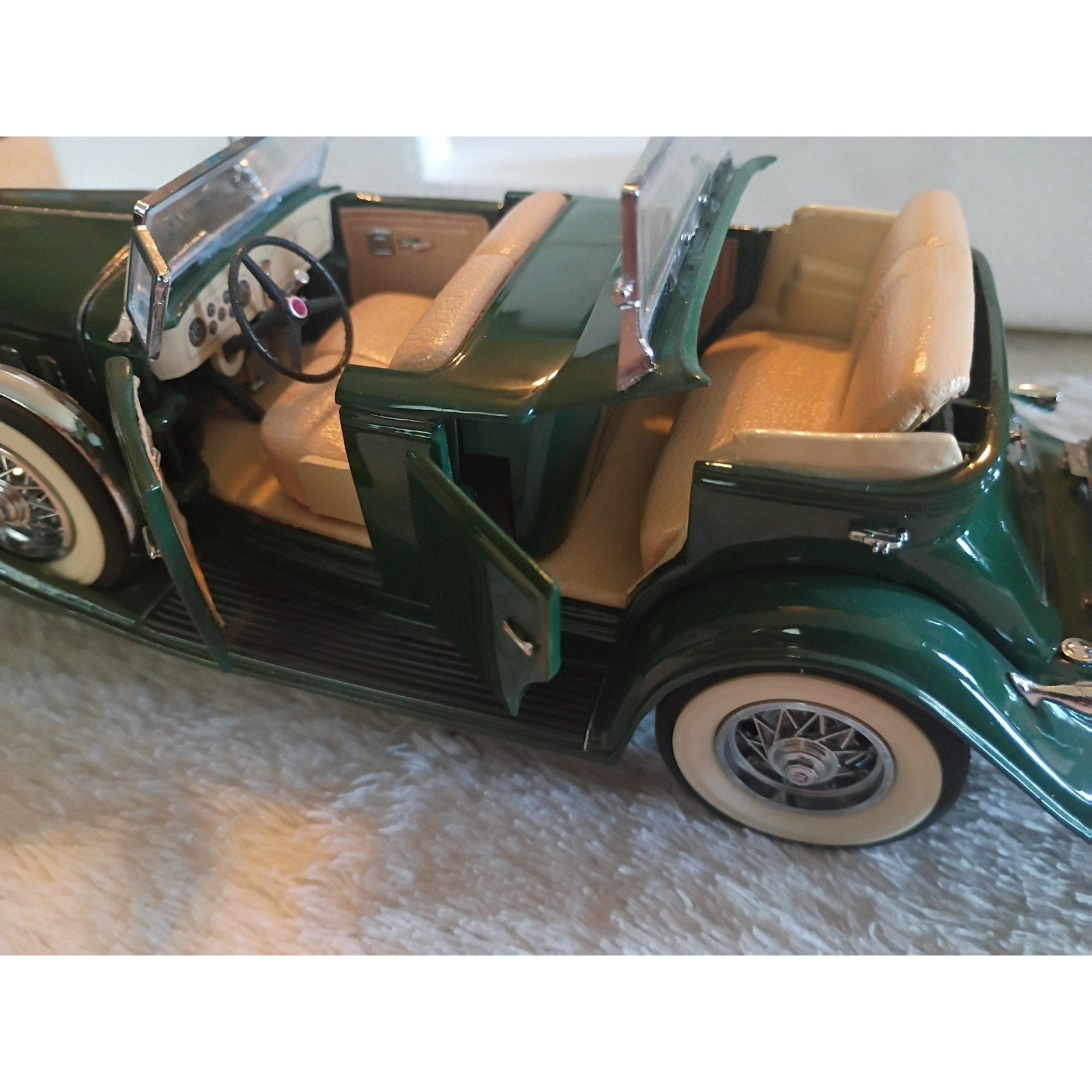 Vintage Danbury Mint 1932 Cadillac V-16 Sport Phaeton Green Die Cast Car/Papers