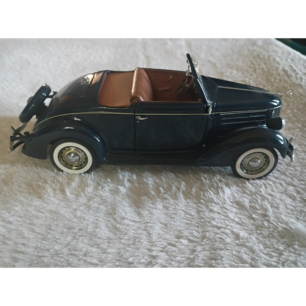 Danbury Mint 1:24 Scale Diecast 1936 Ford Deluxe Cabriolet with Box/Title NM