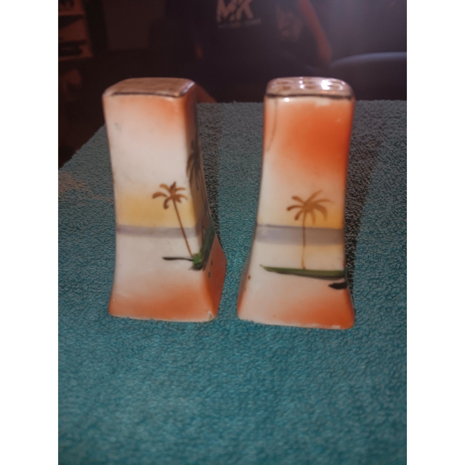 LUSTER WARE Hand Painted Beach Salt & Pepper Shakers 2.5" Vintage Japan