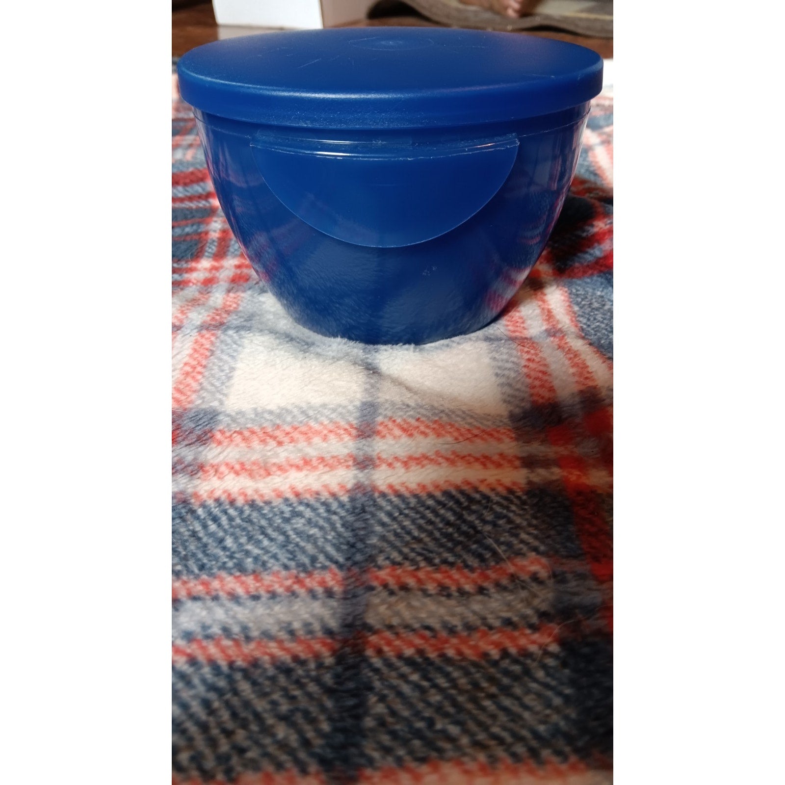 Tupperware Hanging Chip & Dip Bowl with Lid #4626A-1 Blue 16 oz / 470 ml