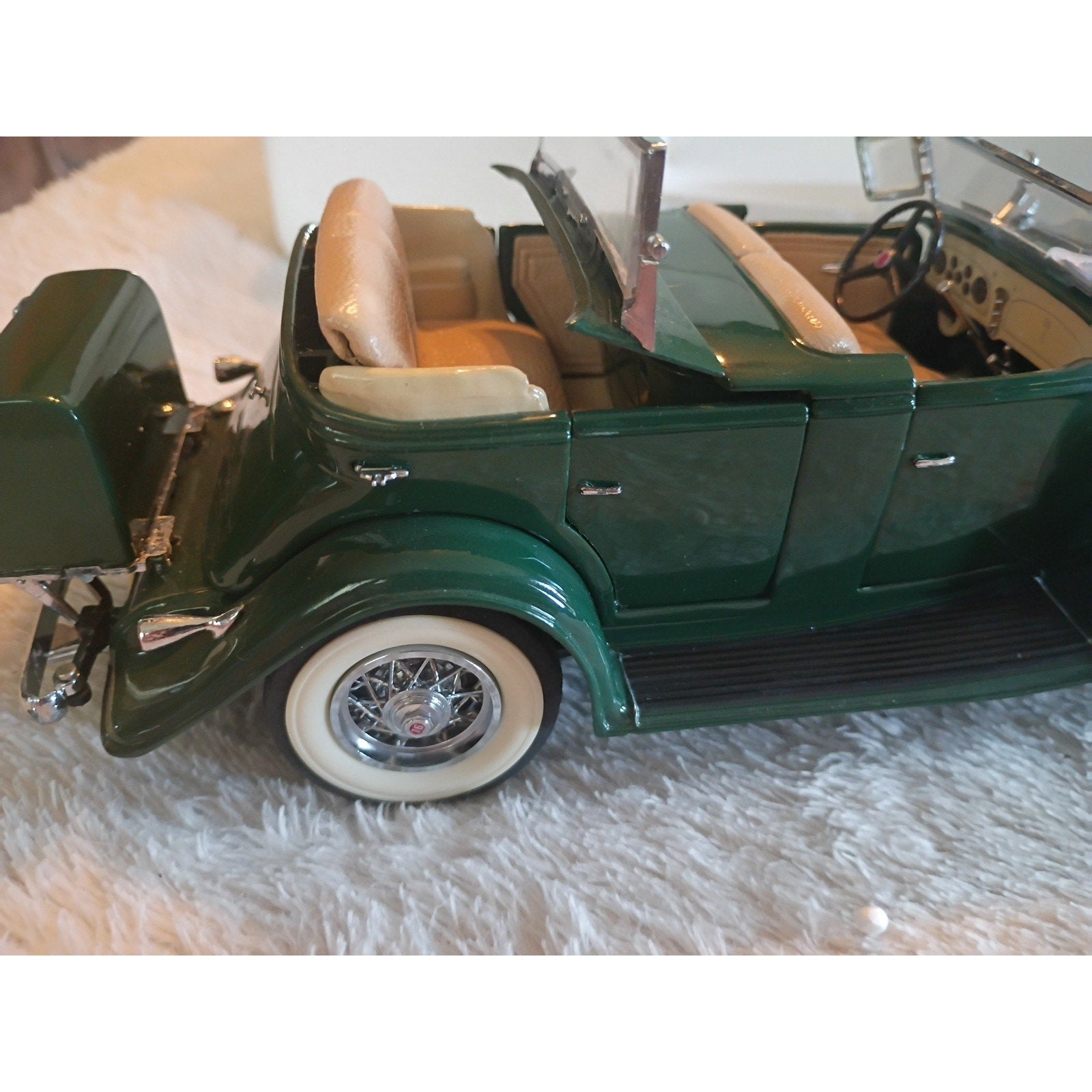 Vintage Danbury Mint 1932 Cadillac V-16 Sport Phaeton Green Die Cast Car/Papers