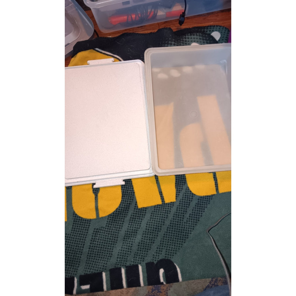 TUPPERWARE Rectangular Cake Taker 13 x 9 White Speckled Base & Lid