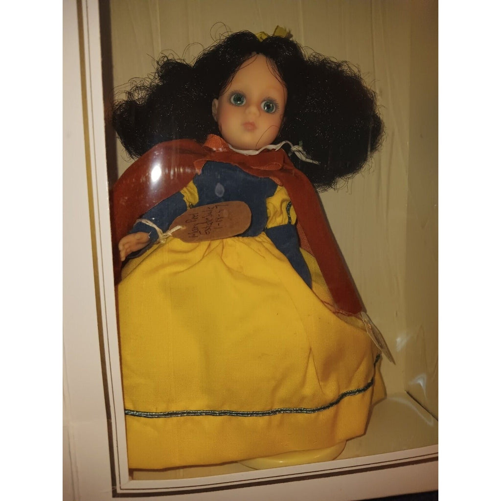 world doll princess collection crown princess “SNOW WHITE” Nib Rare Vintage