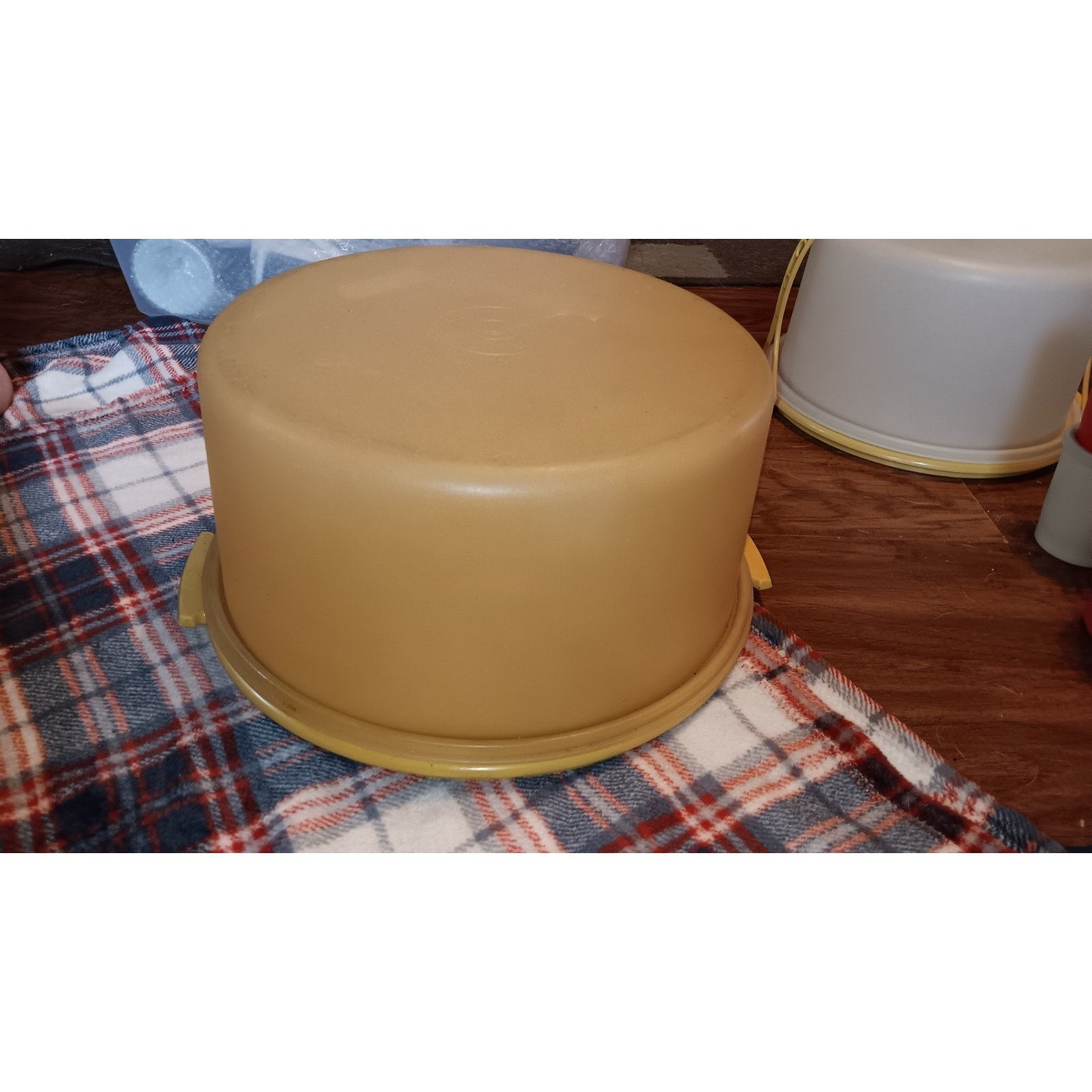 Vtg Tupperware 12" Cake Taker Carrier Harvest Yellow