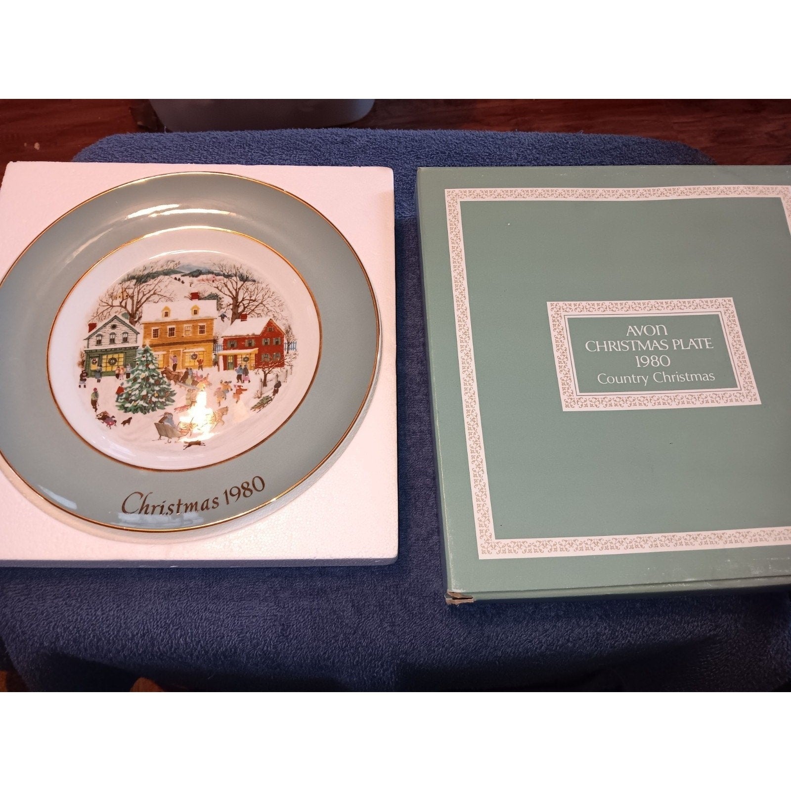 Vintage 1980 Avon Christmas Decorative Plate High Quality