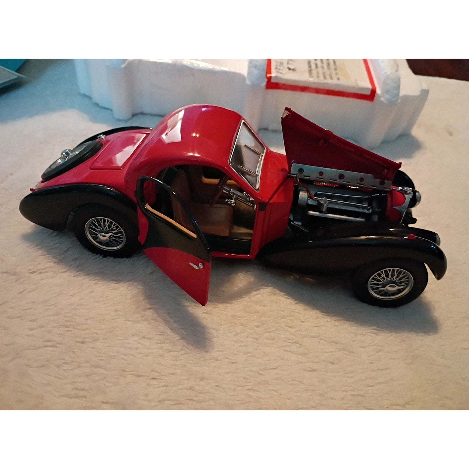Franklin Mint Bugatti 1936 Type 57SC Red Black Diecast Boxed Model Car 1/24 1:24
