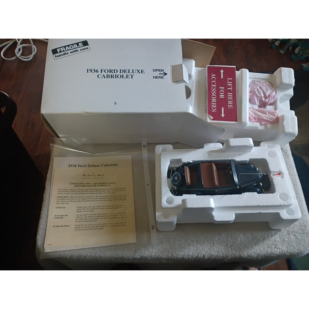 Danbury Mint 1:24 Scale Diecast 1936 Ford Deluxe Cabriolet with Box/Title NM