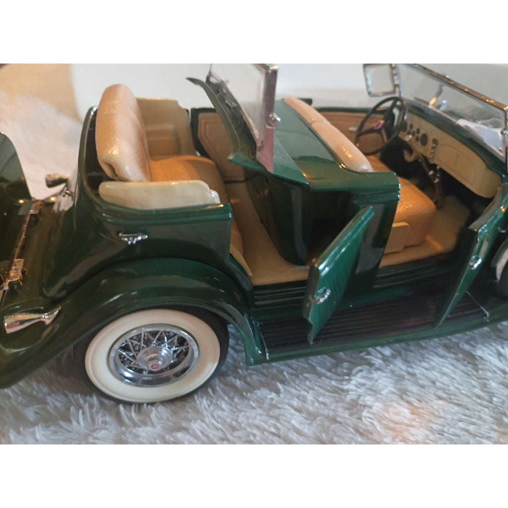 Vintage Danbury Mint 1932 Cadillac V-16 Sport Phaeton Green Die Cast Car/Papers
