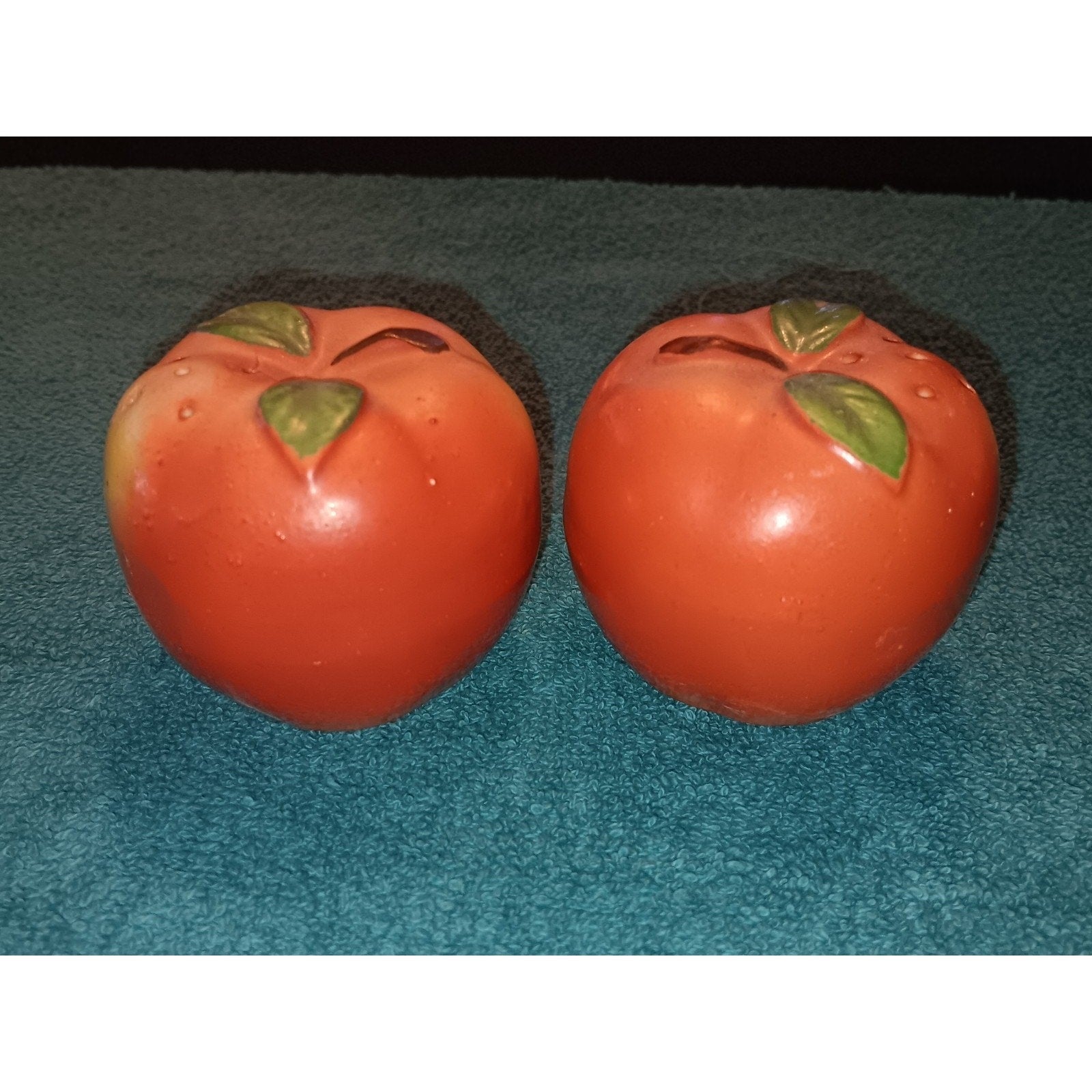 Vintage apple salt and pepper shakers/cork stoppers/made in Japan