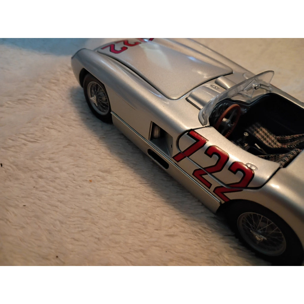 Mercedes Benz 300 SLR Stirling Moss 1955 Paul's Model Art 1:24 Diecast