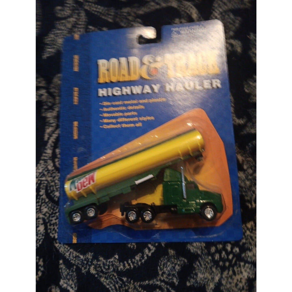 Road & Track Maisto Highway Hauler Mountain Dew Tractor W/Trailer, NEW