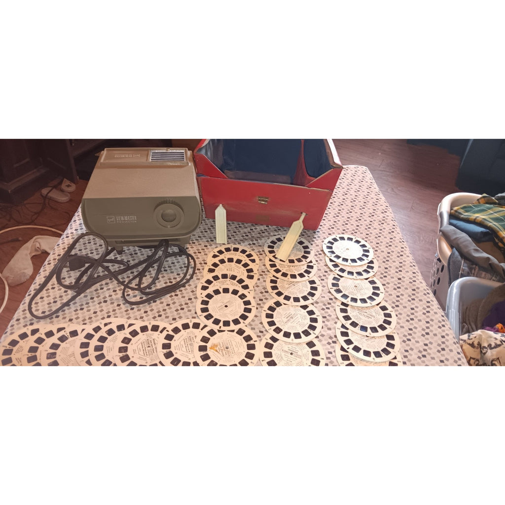 GAF View-Master 30 Vintage Standard Projector Slides with Case
