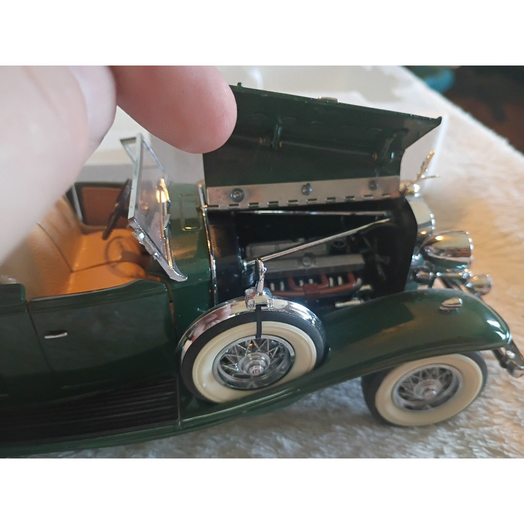 Vintage Danbury Mint 1932 Cadillac V-16 Sport Phaeton Green Die Cast Car/Papers