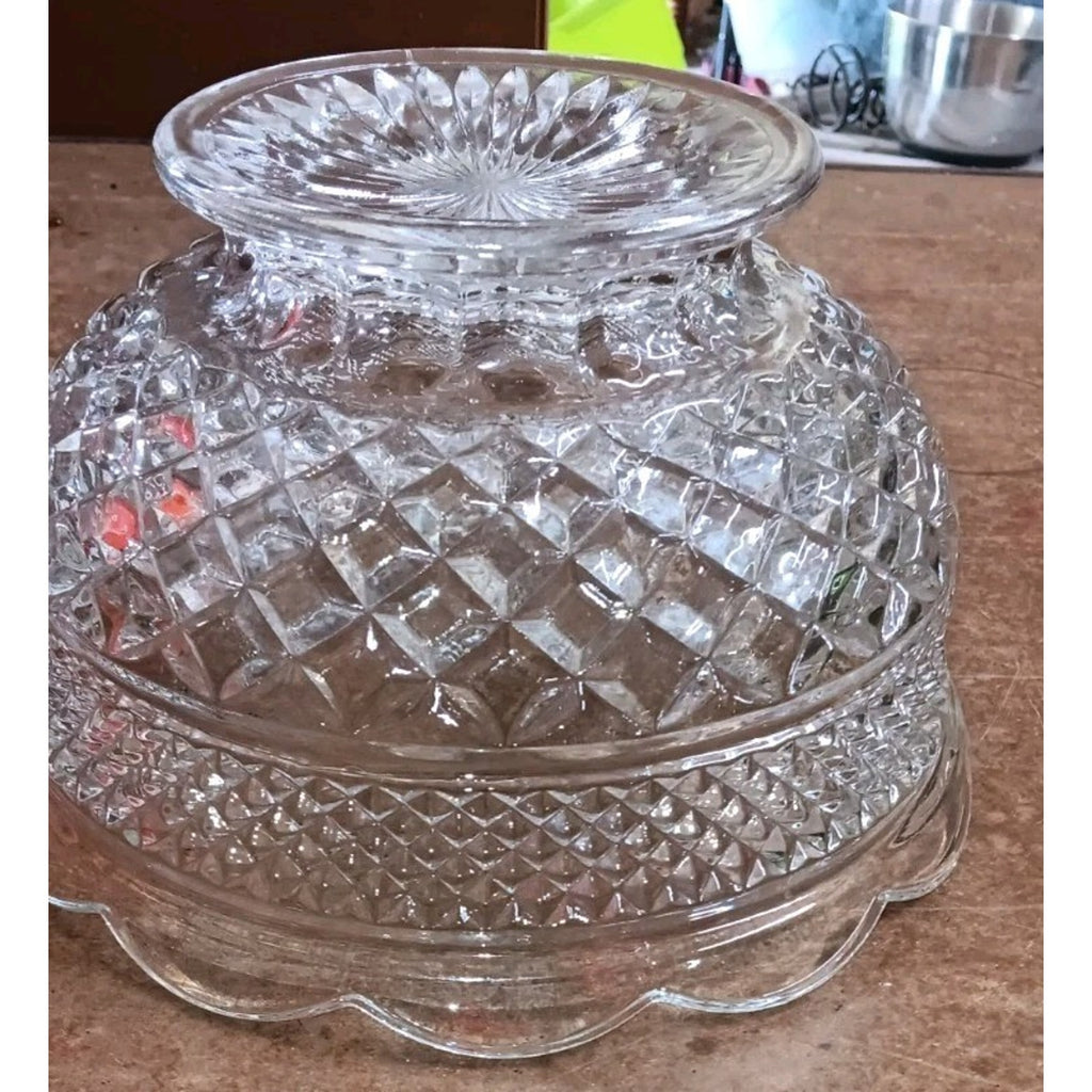 SALAD BOWL 10 INCH SCALLOPPED EDGE PEDESTAL BASE