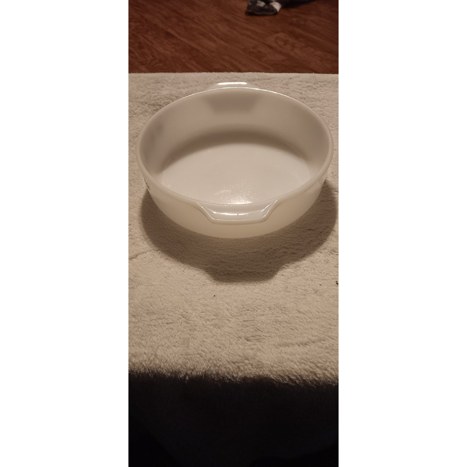 L@@k: Vintage Dynaware Pyr-O-Rey Round 8" Casserole Dish Brown Daisy Milk Glass