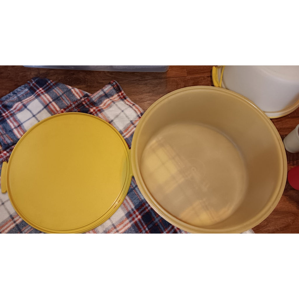 Vtg Tupperware 12" Cake Taker Carrier Harvest Yellow