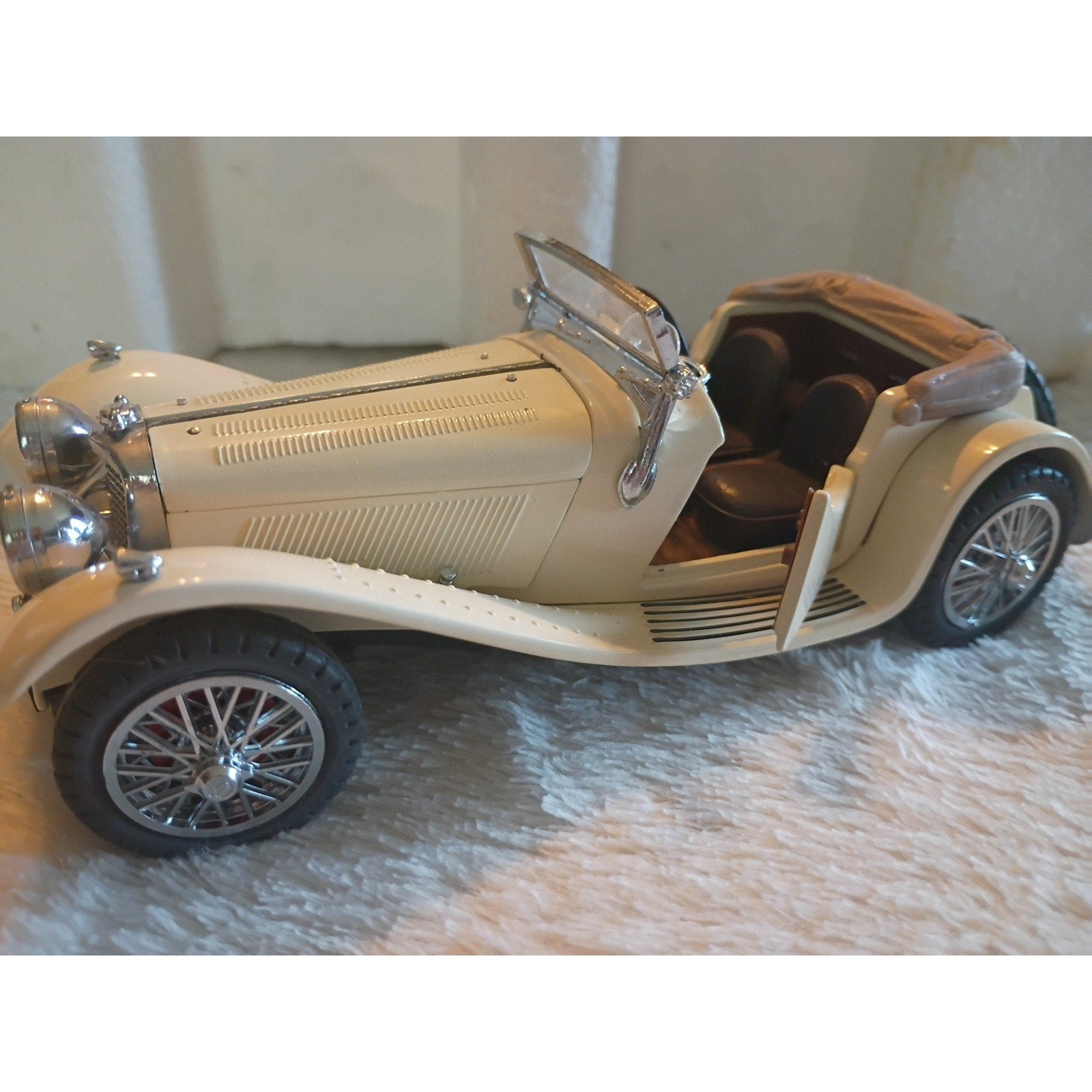 1/24 SCALE 1938 JAGUAR SS100 ROADSTER VINTAGE CREAM FRANKLIN MINT DIECAST NM
