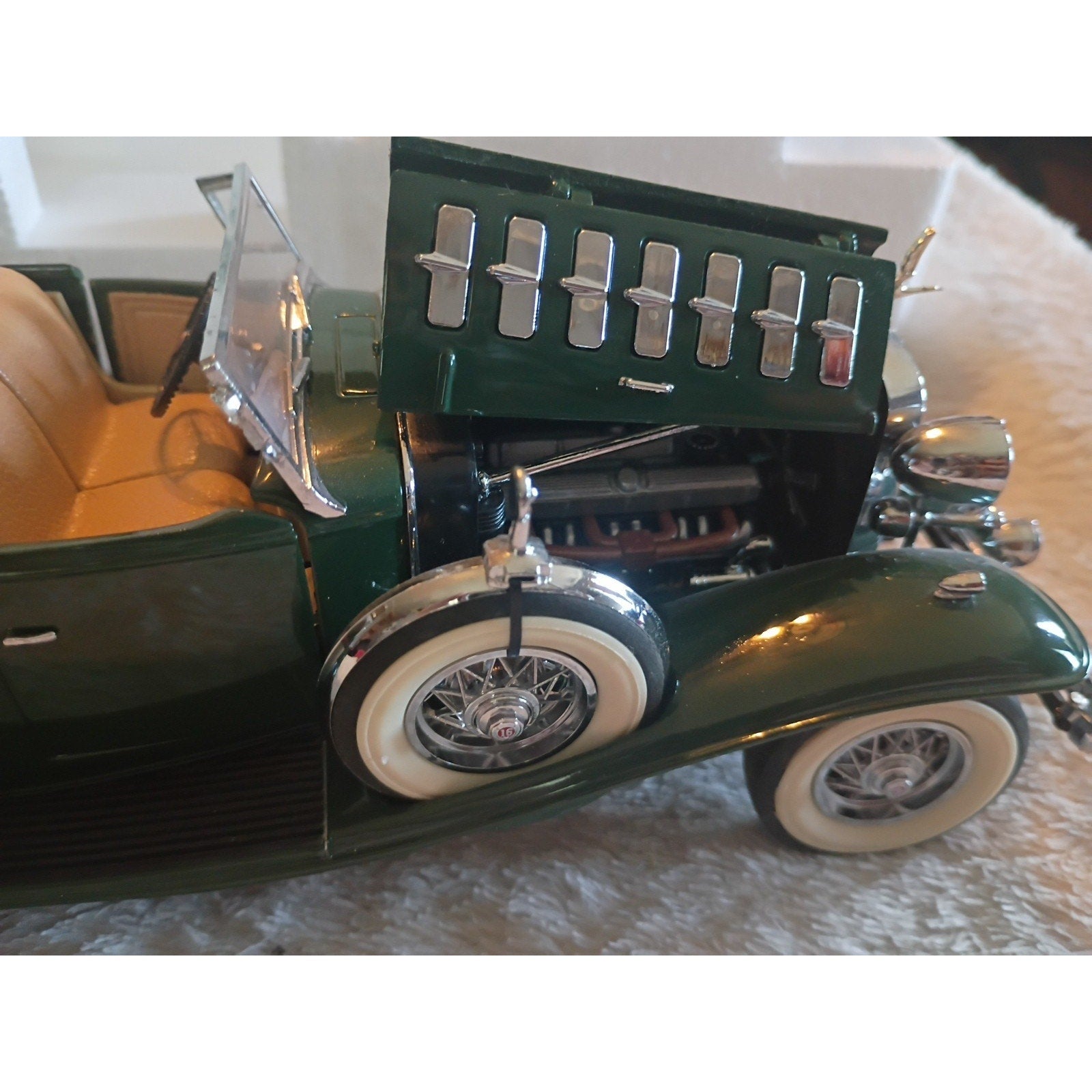 Vintage Danbury Mint 1932 Cadillac V-16 Sport Phaeton Green Die Cast Car/Papers
