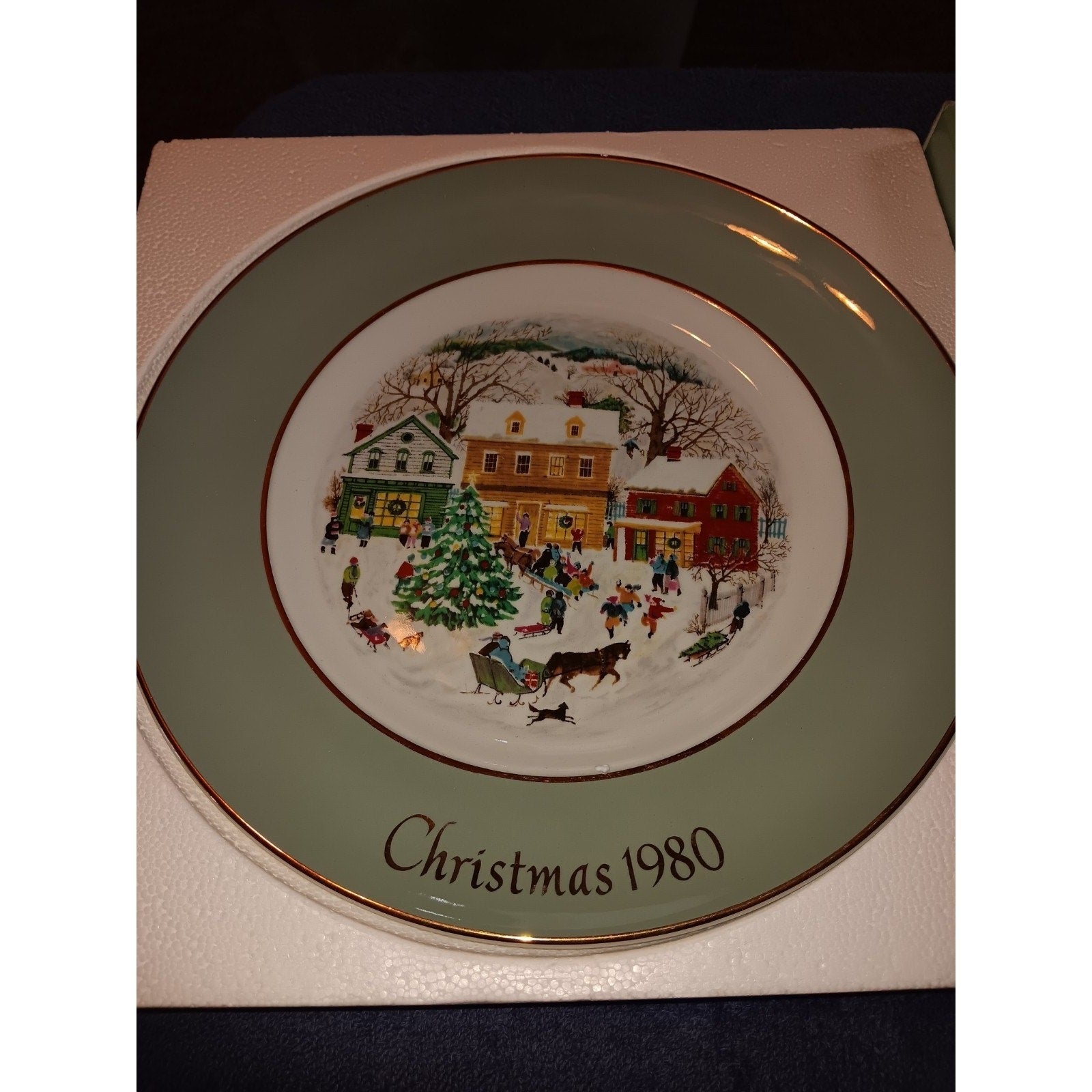 Vintage 1980 Avon Christmas Decorative Plate High Quality