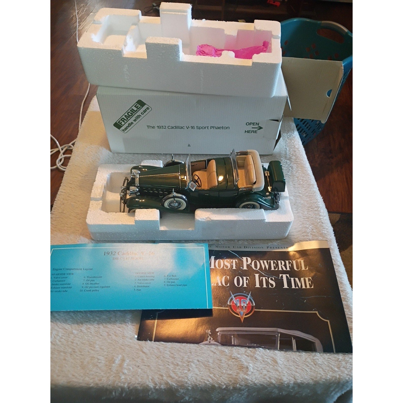 Vintage Danbury Mint 1932 Cadillac V-16 Sport Phaeton Green Die Cast Car/Papers