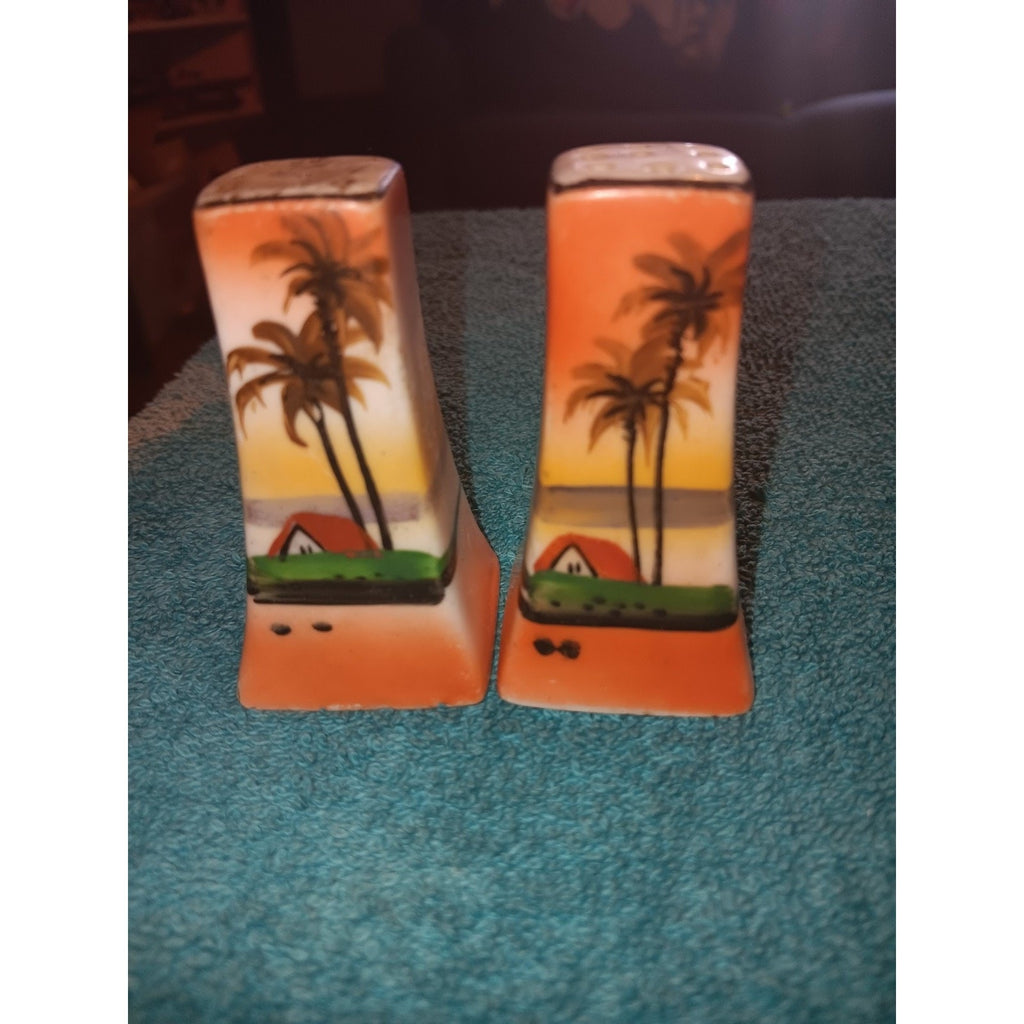 LUSTER WARE Hand Painted Beach Salt & Pepper Shakers 2.5" Vintage Japan