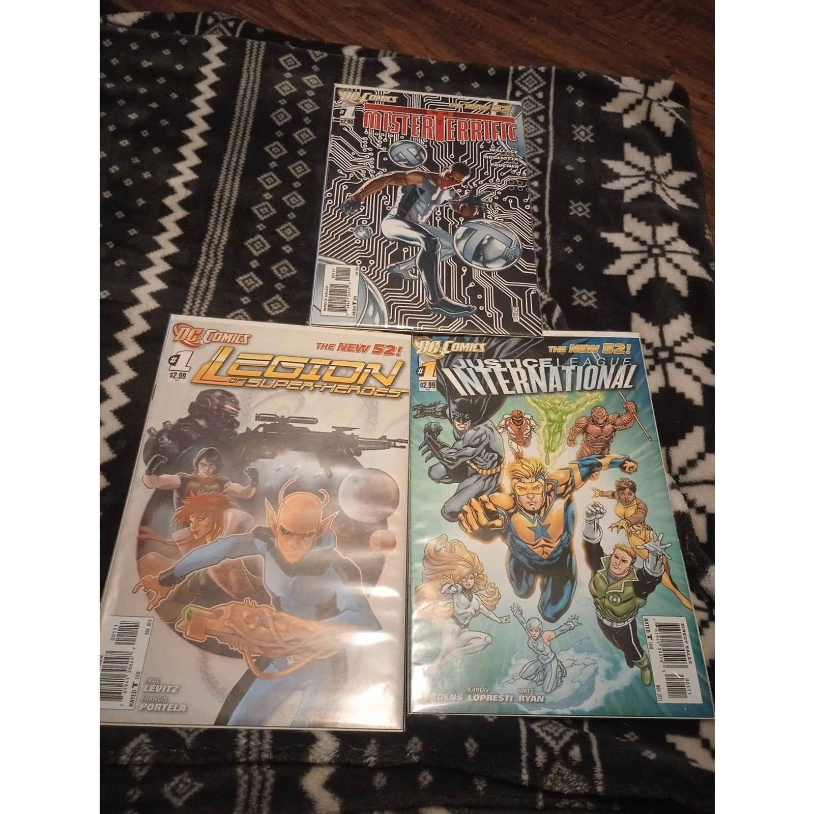 3 1st Issues DC Comics The New 52 Mister Terrific Legion Of Superheroes JLI NM