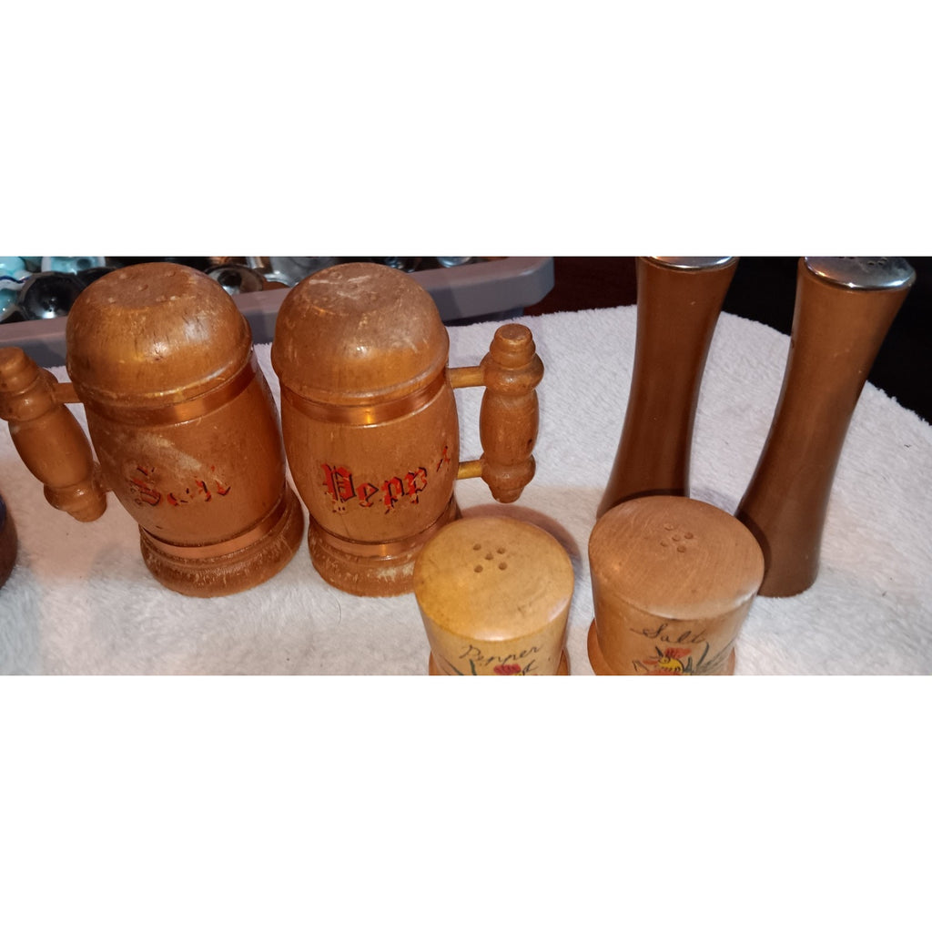 VTG LOT OF 9 MCM/BBQ WOOD SALT & PEPPER SHAKER SETS LOT OF 9 SETS