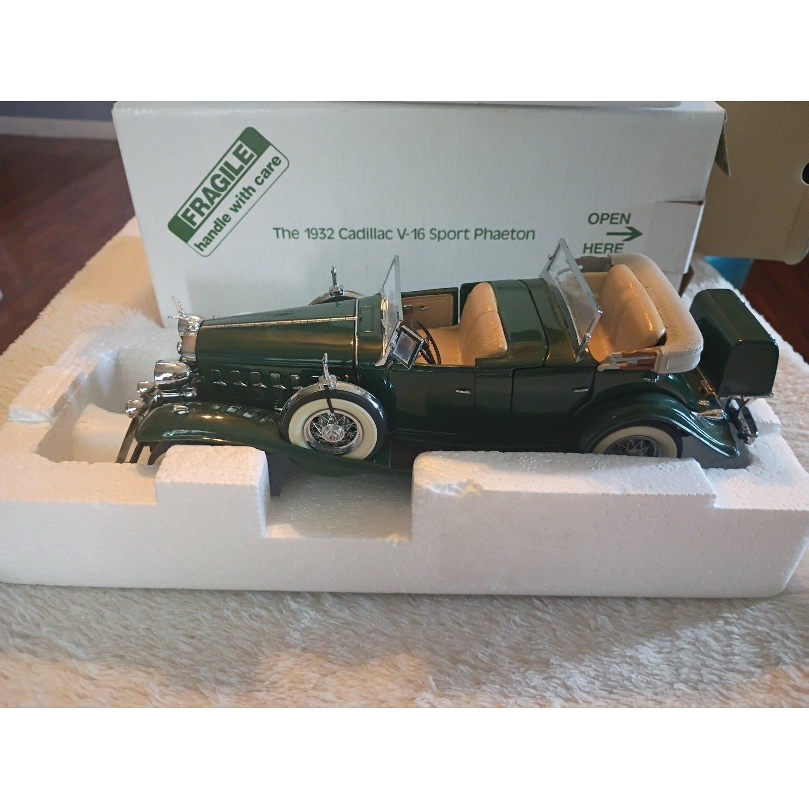 Vintage Danbury Mint 1932 Cadillac V-16 Sport Phaeton Green Die Cast Car/Papers