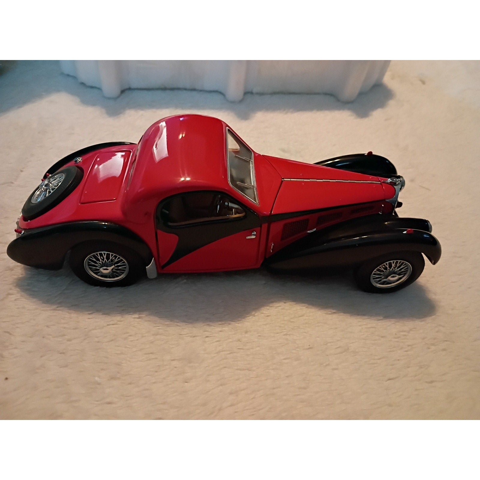 Franklin Mint Bugatti 1936 Type 57SC Red Black Diecast Boxed Model Car 1/24 1:24