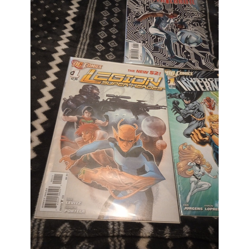 3 1st Issues DC Comics The New 52 Mister Terrific Legion Of Superheroes JLI NM