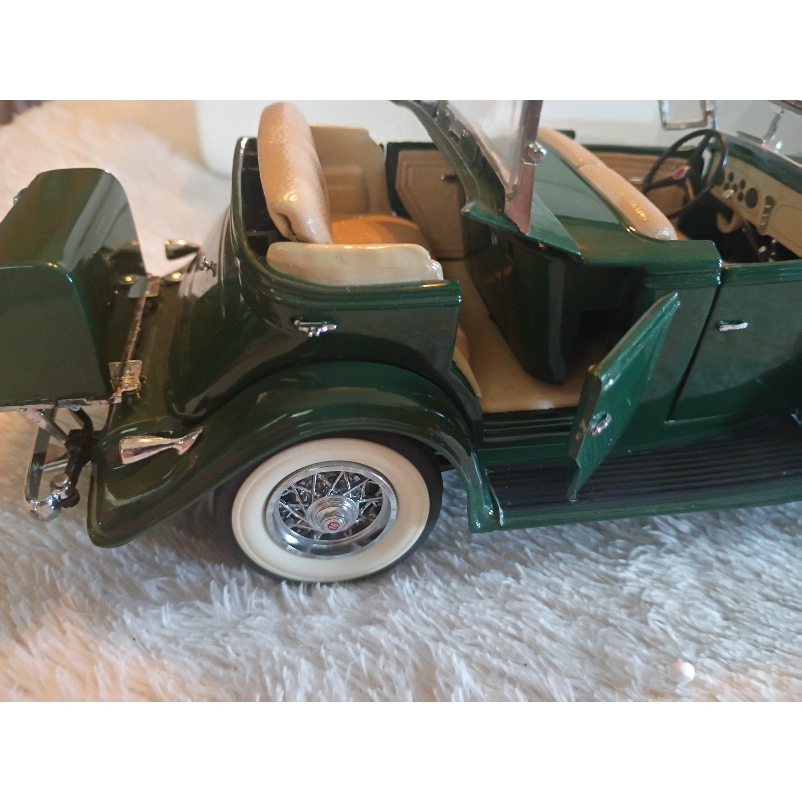Vintage Danbury Mint 1932 Cadillac V-16 Sport Phaeton Green Die Cast Car/Papers