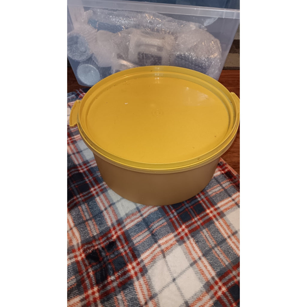 Vtg Tupperware 12" Cake Taker Carrier Harvest Yellow