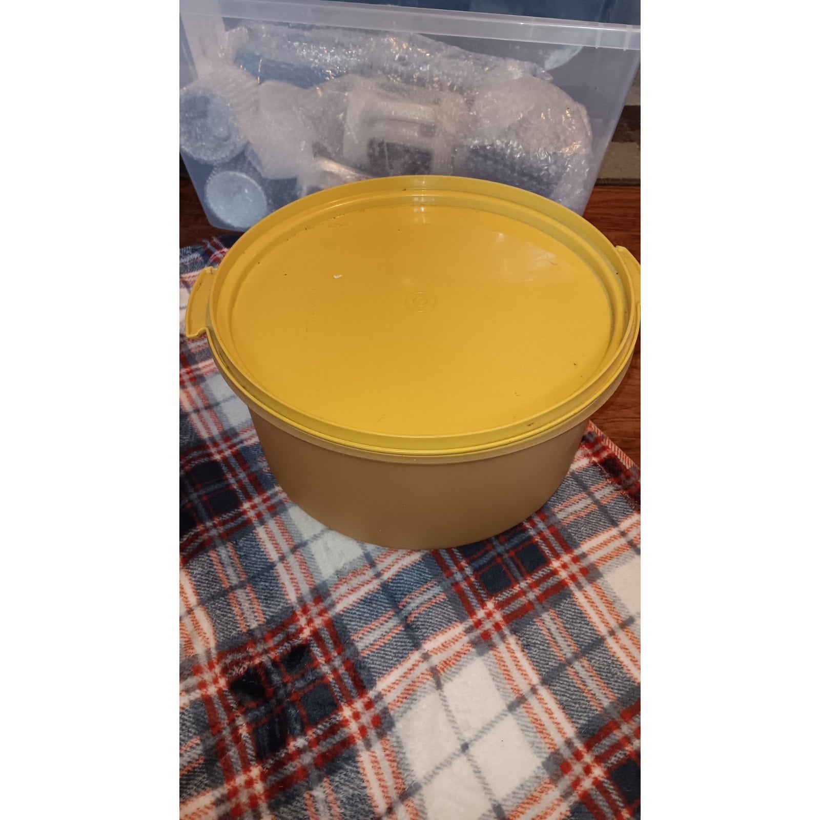 Vtg Tupperware 12" Cake Taker Carrier Harvest Yellow