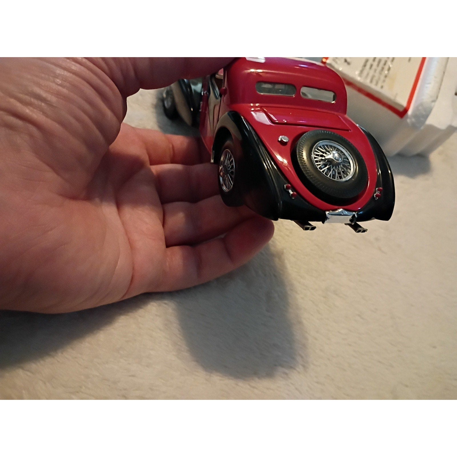 Franklin Mint Bugatti 1936 Type 57SC Red Black Diecast Boxed Model Car 1/24 1:24
