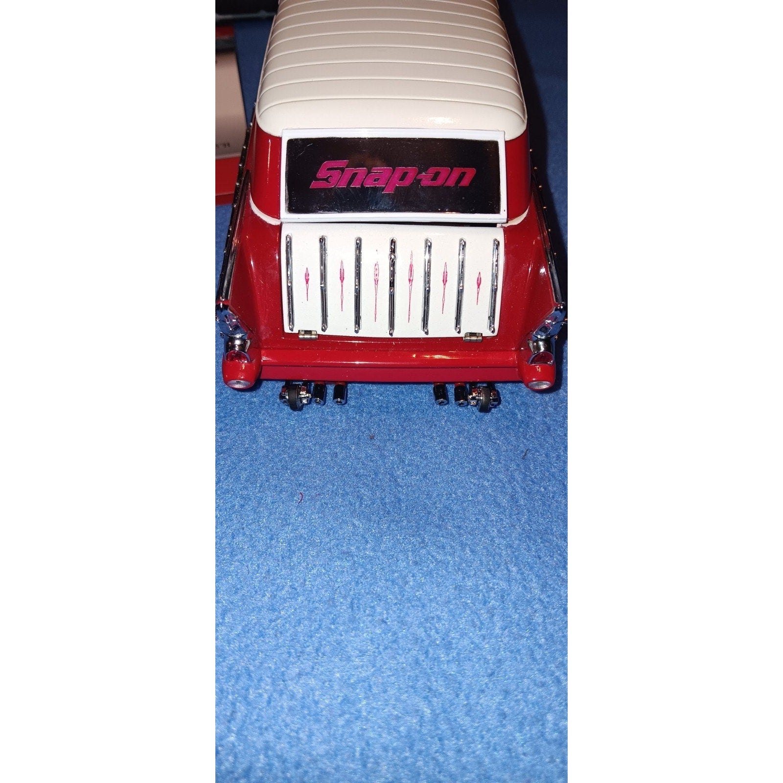 Snap On 1957 Chevy Nomad "Glomad" 1:24 Diecast 2008 Lights Up Glows