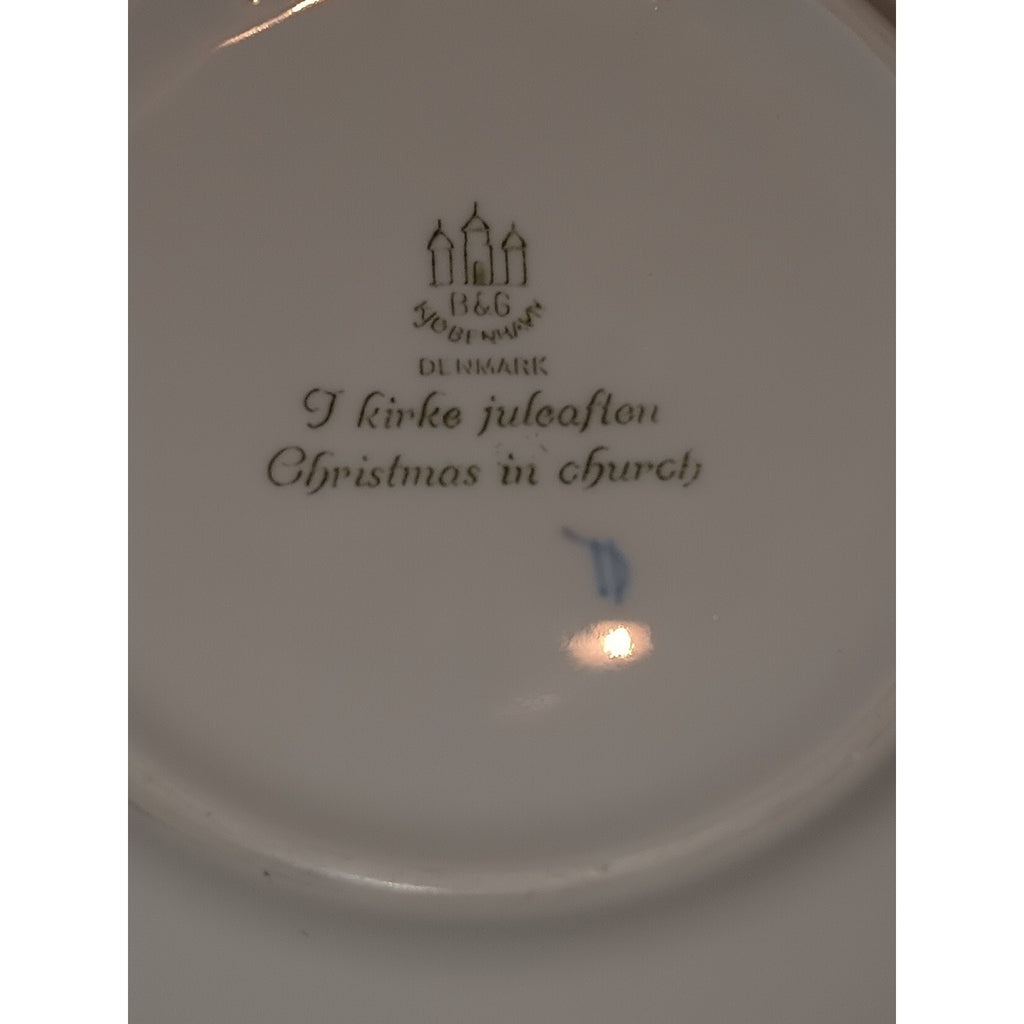 Bing & Grondahl (B & G) 1968 Christmas Plate "Christmas In Church". Denmark