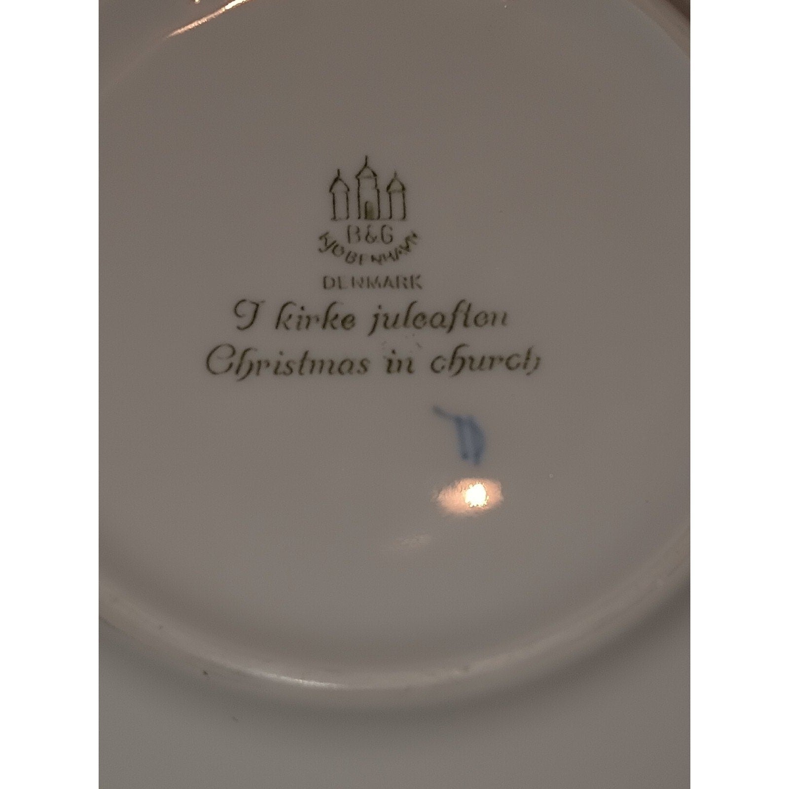 Bing & Grondahl (B & G) 1968 Christmas Plate "Christmas In Church". Denmark