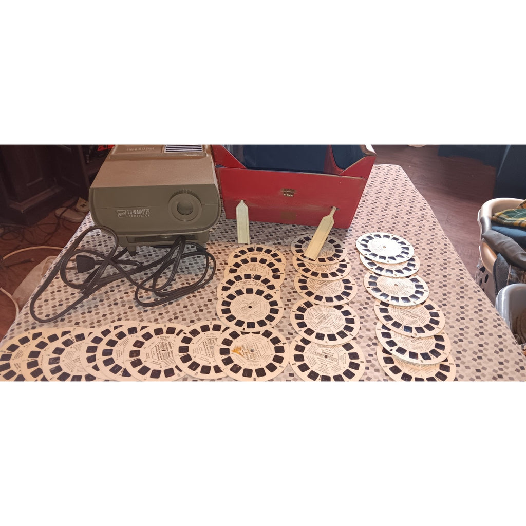 GAF View-Master 30 Vintage Standard Projector Slides with Case