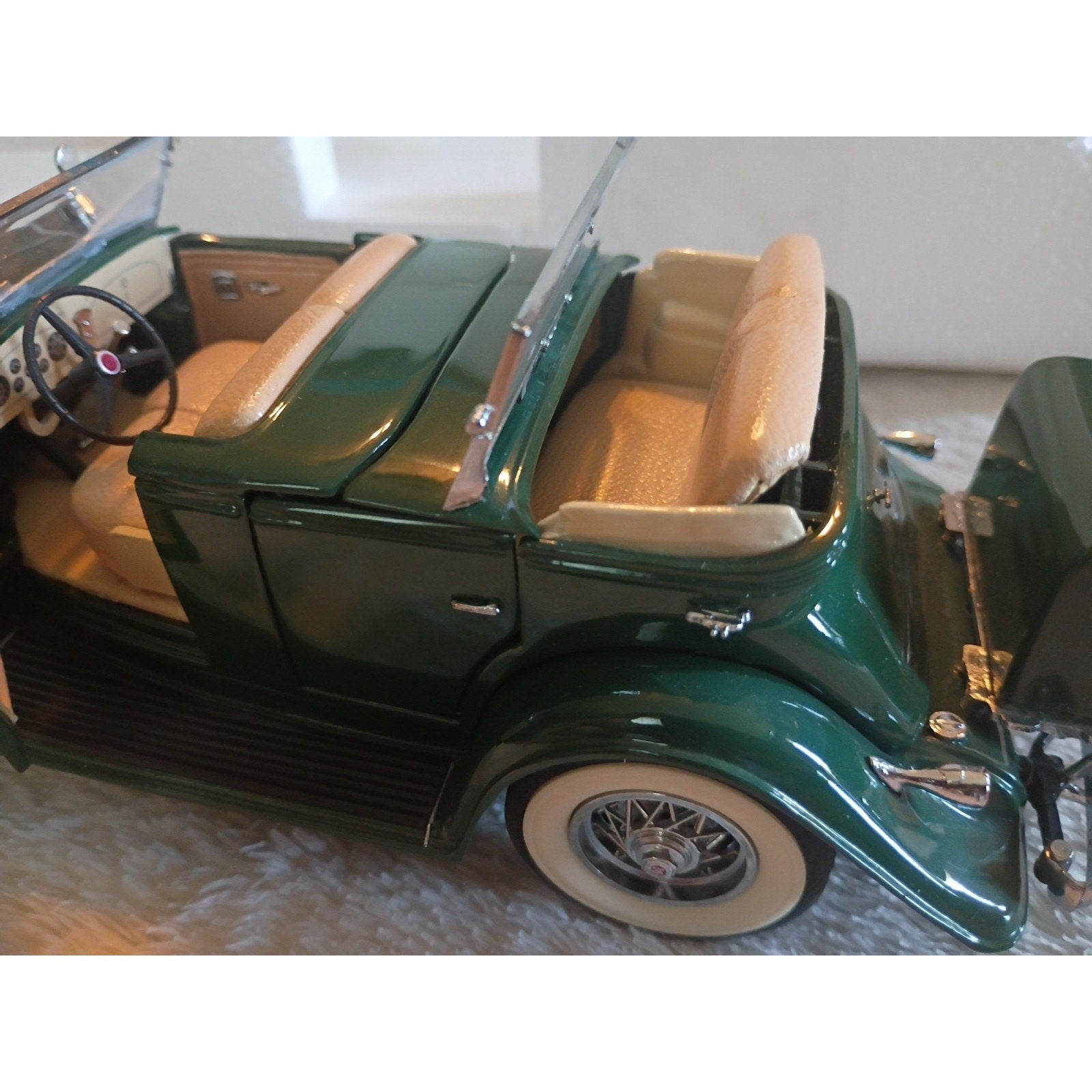 Vintage Danbury Mint 1932 Cadillac V-16 Sport Phaeton Green Die Cast Car/Papers