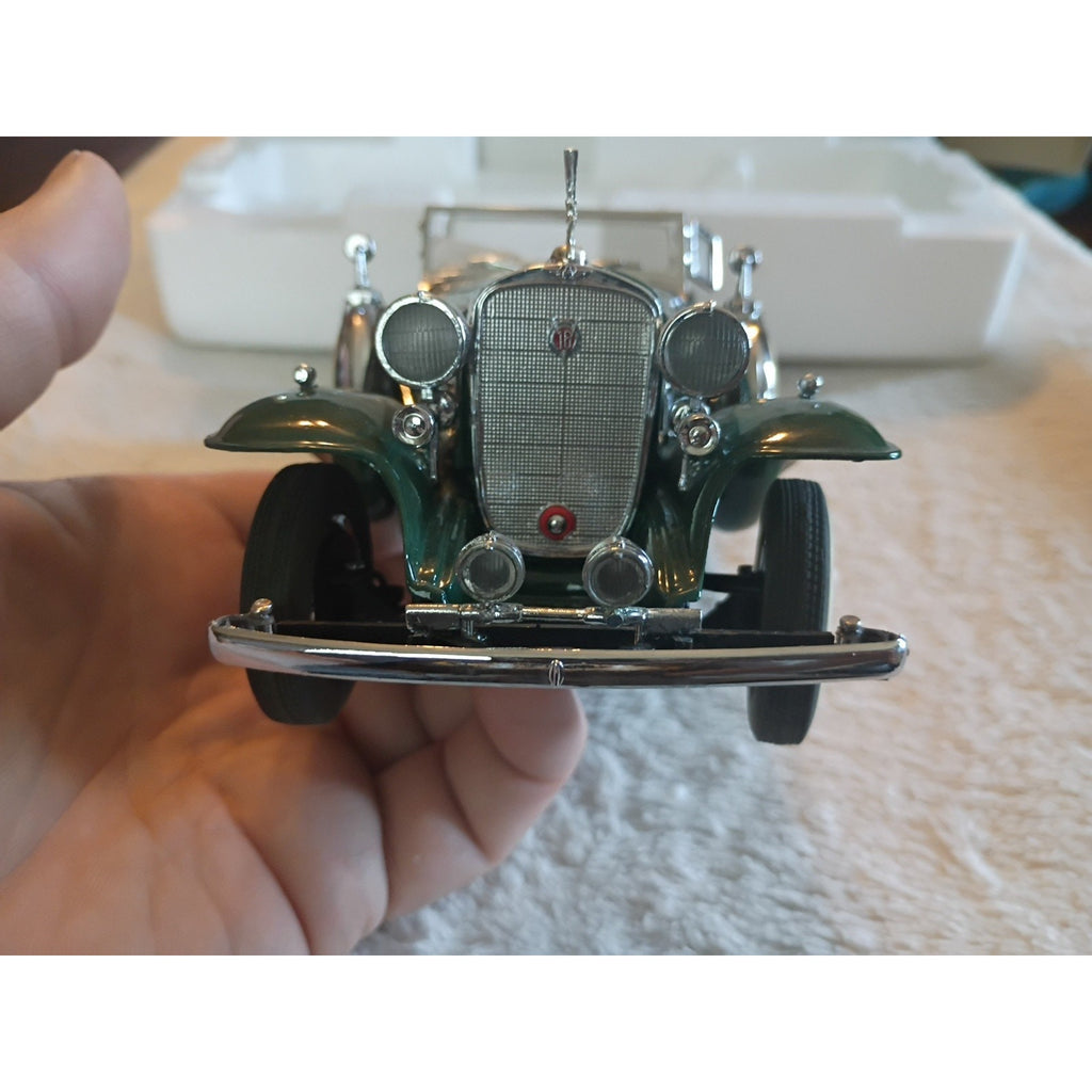 Vintage Danbury Mint 1932 Cadillac V-16 Sport Phaeton Green Die Cast Car/Papers