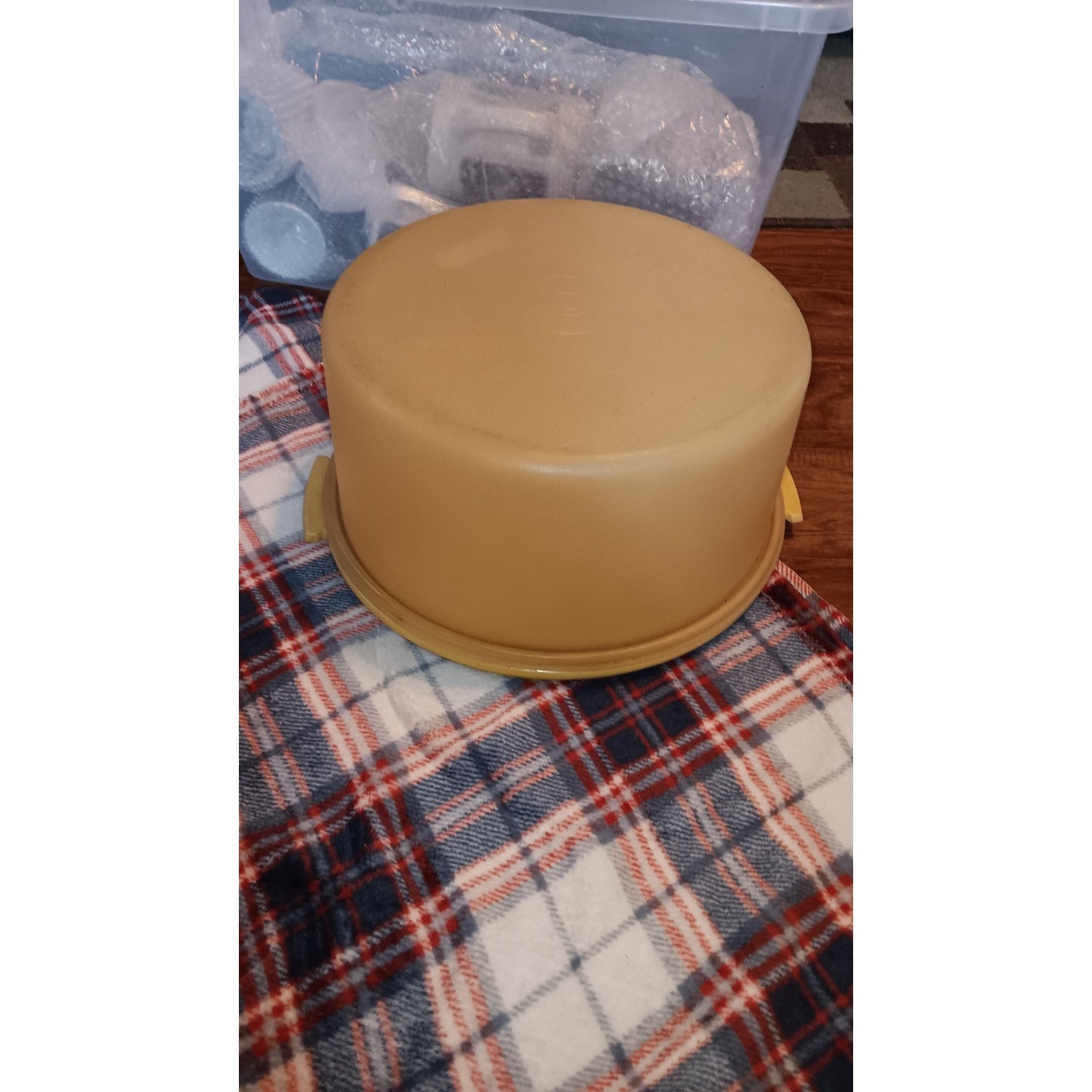 Vtg Tupperware 12" Cake Taker Carrier Harvest Yellow