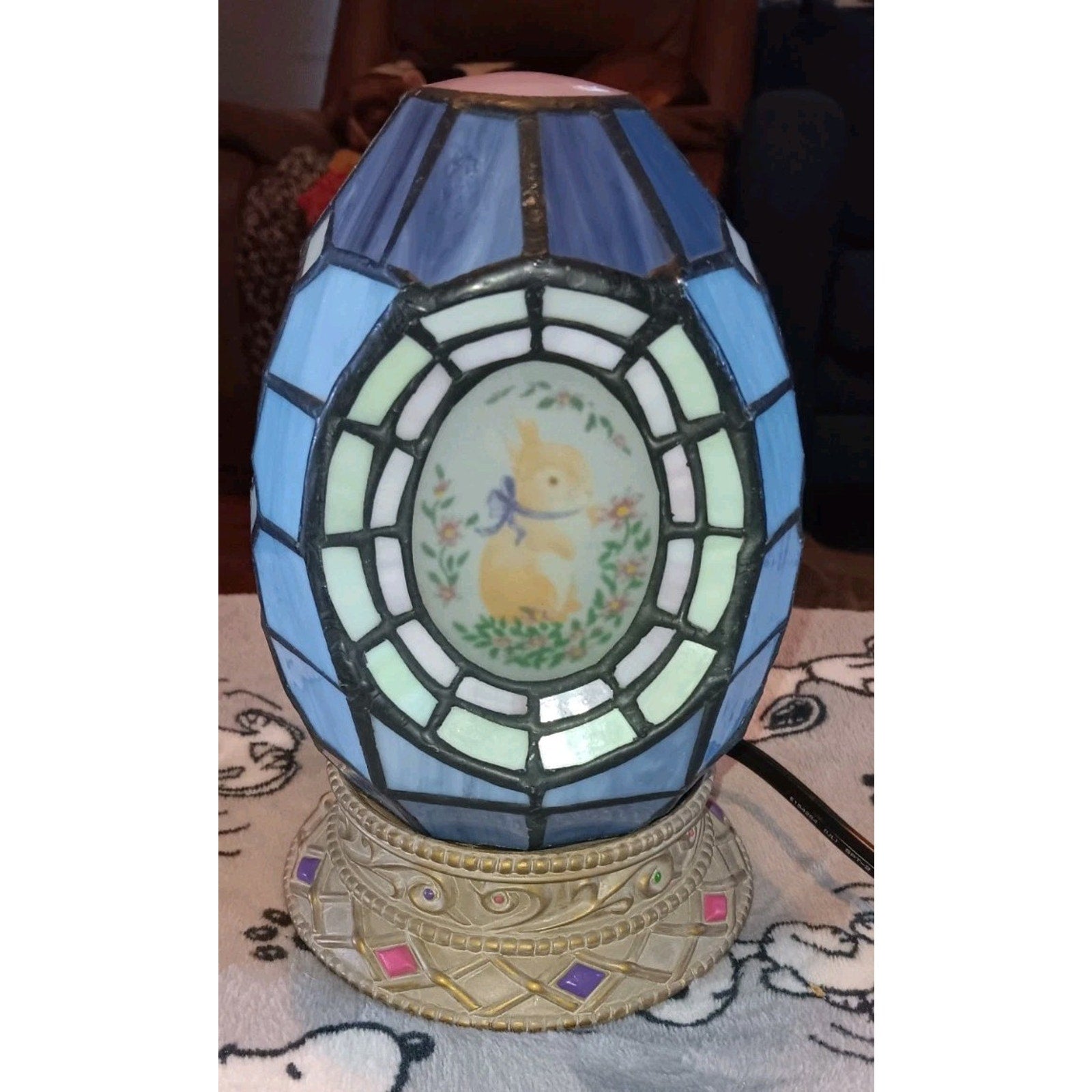 Vintage Cheyenne Slag Stained Glass Easter Bunny Rabbit Egg Table Lamp
